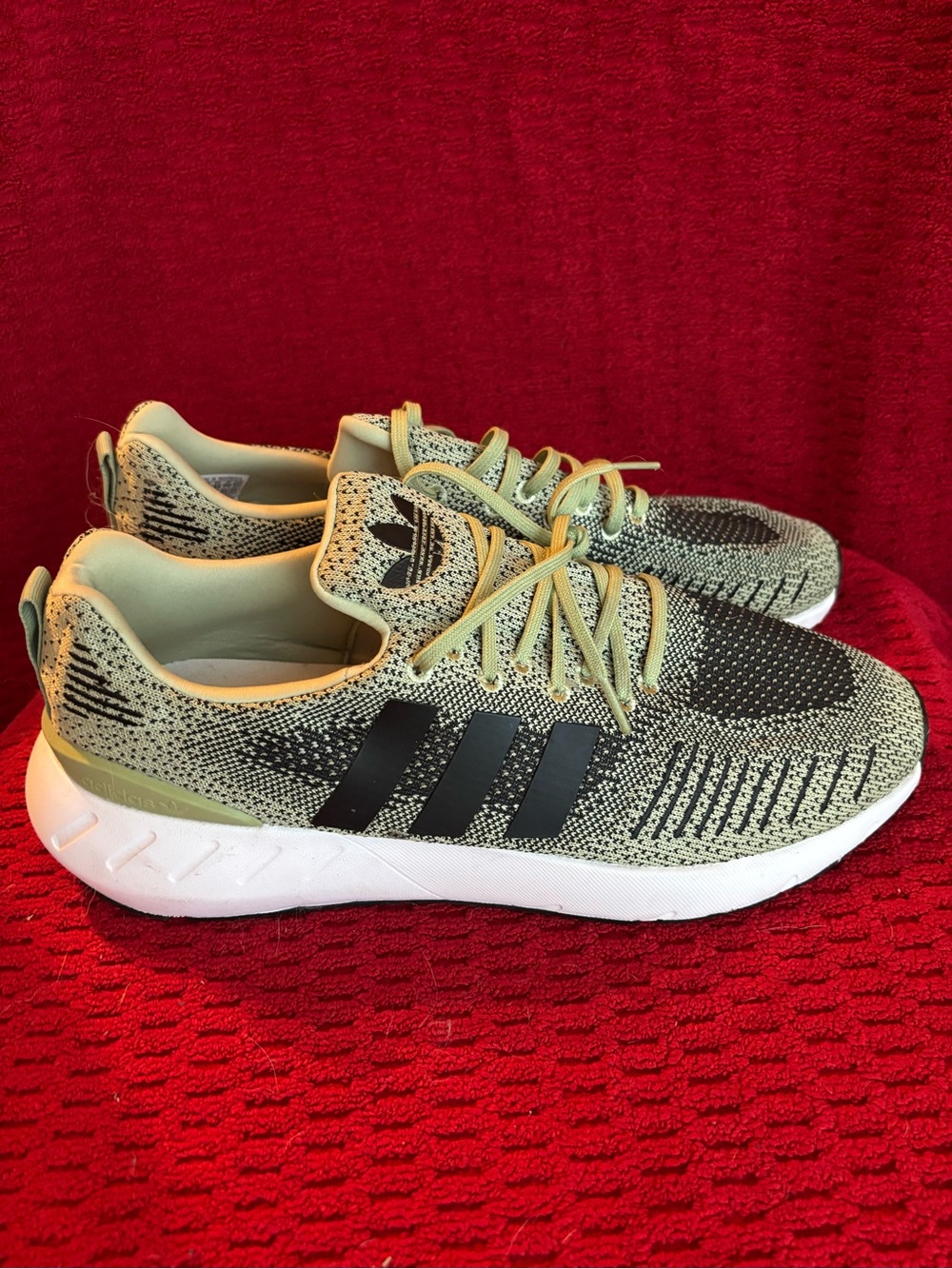 adidas Green and Black Knit Running Sneakers NWT - Picture 3 of 8